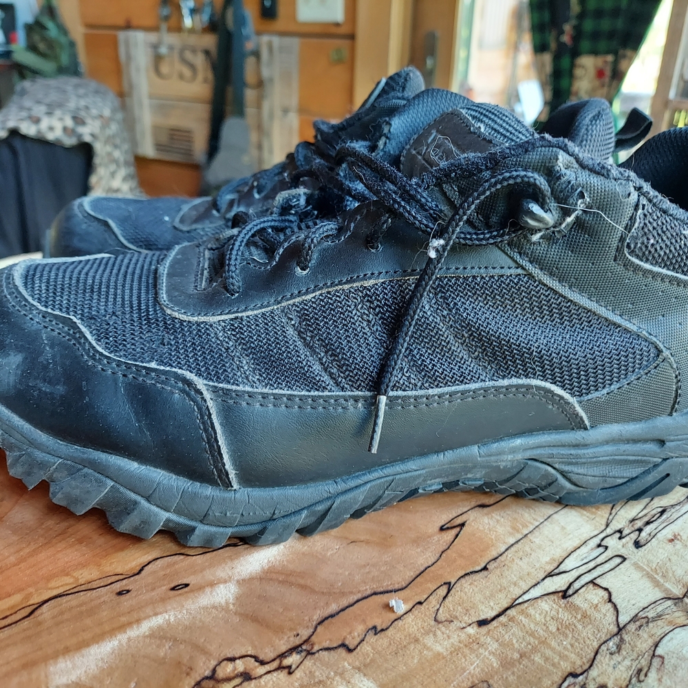 Men's Black Athletic Shoes